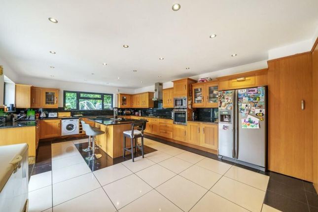 238, London Road, Bagshot photo 4