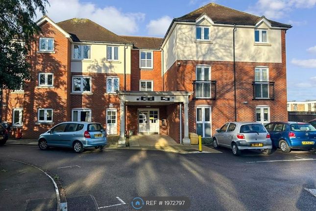 Flat to rent in Mitchell Court, Horley
