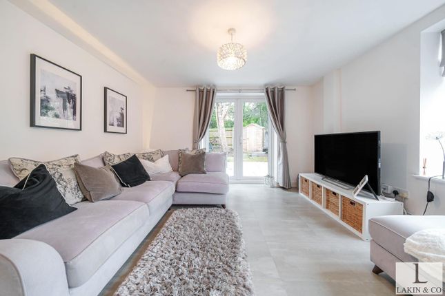 Swakeleys Road, Ickenham photo 3