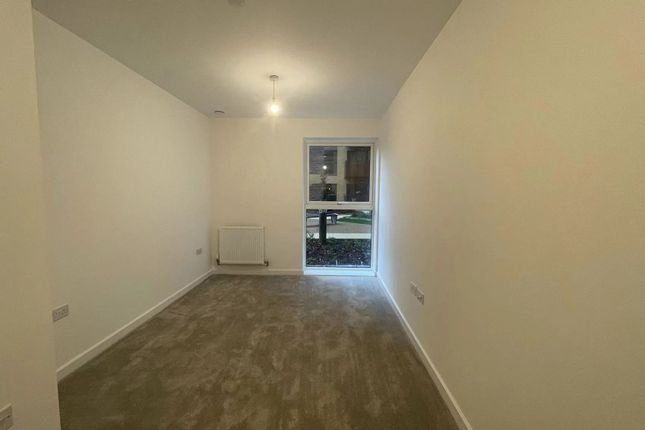 Flat 8 Tabbard Apartments, East Acton Lane, London photo 2