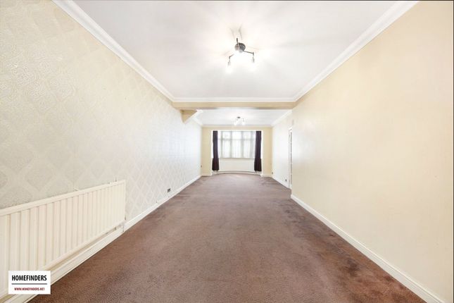 32, Havering Gardens, London photo 4