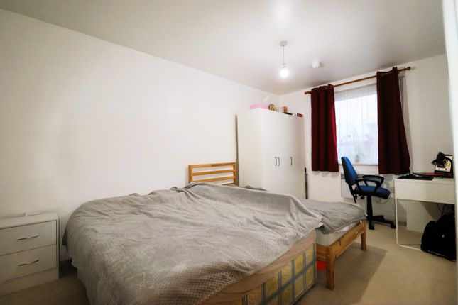 Flat for sale in Memorial Heights, Monarch Way, Ilford
