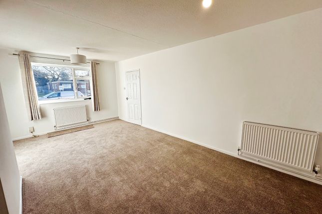140, Birchwood Avenue, LINCOLN photo 2