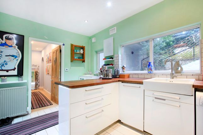 Flat for sale in Trinity Road, Wandsworth Common, London