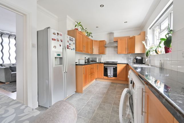 36 Blairhead Drive, Watford photo 3