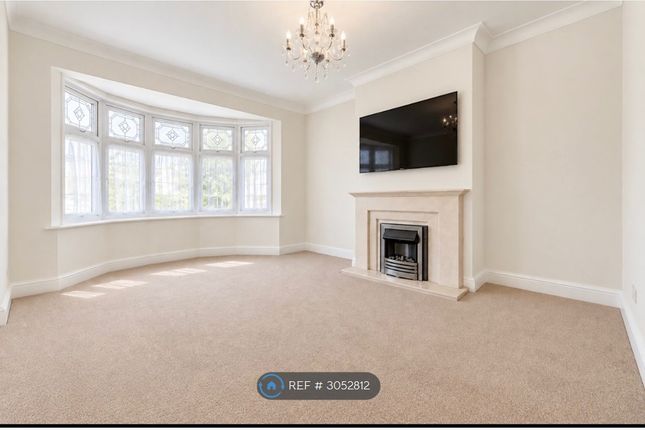 5-bed semi-detached on Roxy Avenue, Chadwell Heath, £3,200/mo
