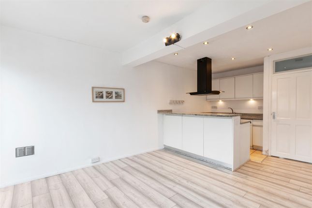 Thumbnail Flat for sale in Stanley Road, Morden
