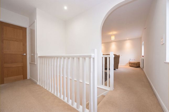 6, Blenheim Way, Kettering photo 2