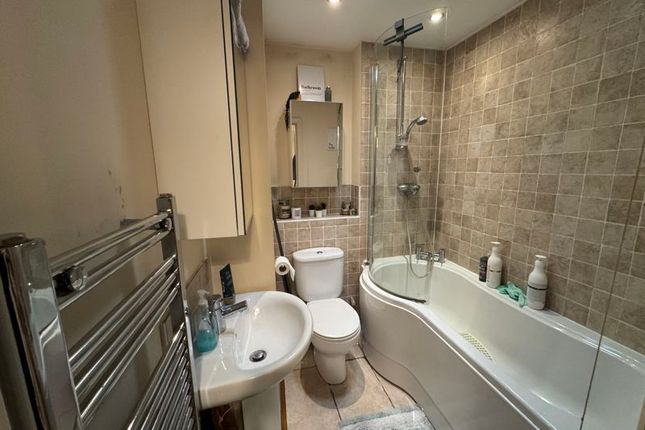 Flat 5,The Old Post Office, Houchin Street, Southampton photo 4