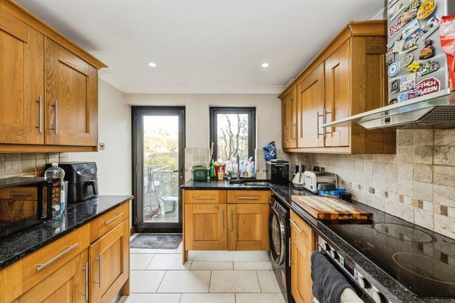 24, Ffordd Taliesin, Swansea photo 2