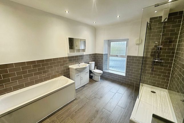 44 St. John Street, Bridgend photo 2