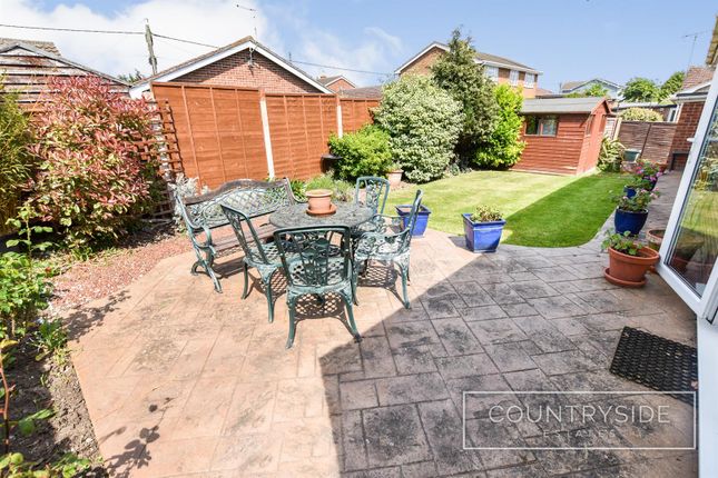 9, Corona Road, Canvey Island photo 2