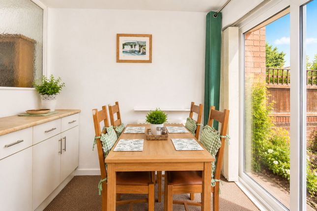 24, Woodstock Drive, Stourbridge photo 4