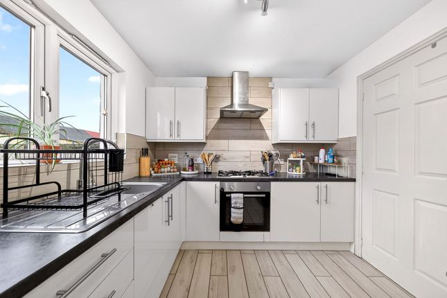 67 Harrysmuir Gardens, Livingston photo 3