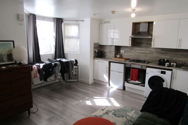 107a, Mildenhall Road, London photo 2