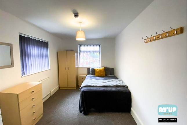 Room 3, 116 Milton Walk, Doncaster photo 2