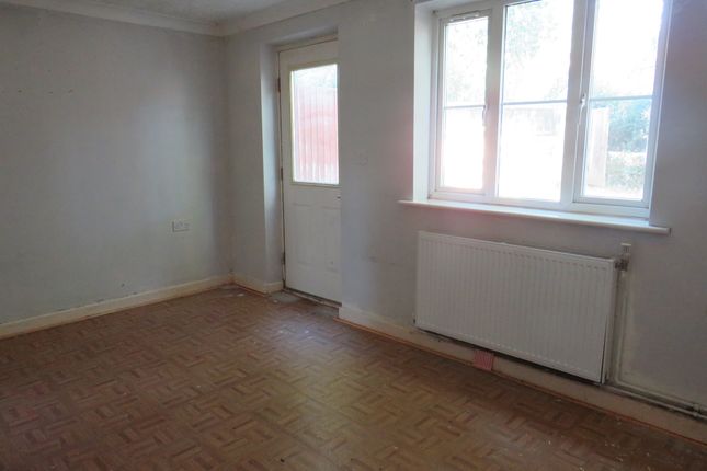 6, Reed Close, Chard photo 3