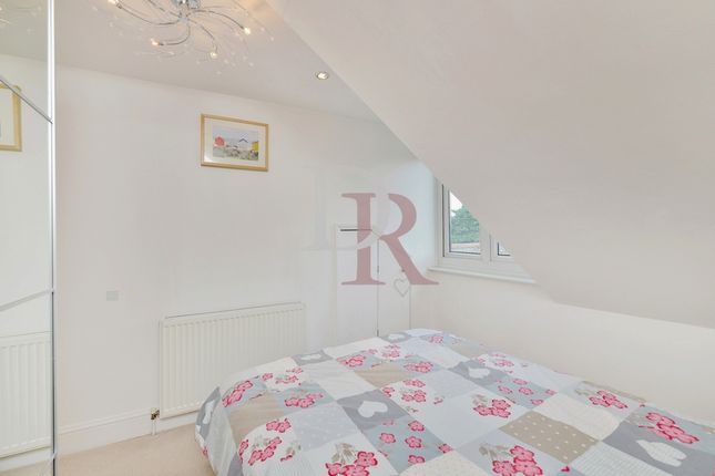 Flat for sale in Hainault Road, Leytonstone