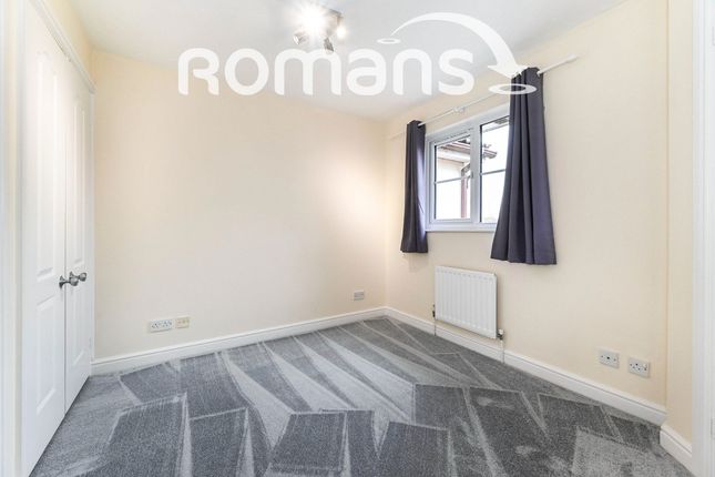 18, Francis Gardens, Bracknell photo 4