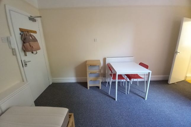 Flat 2, 13 Crawford Avenue, Bolton photo 4