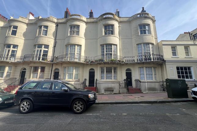 Flat to rent in Regency Square, Brighton