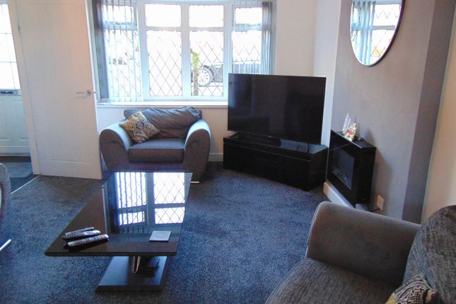 19, Lothersdale Close, Burnley photo 2