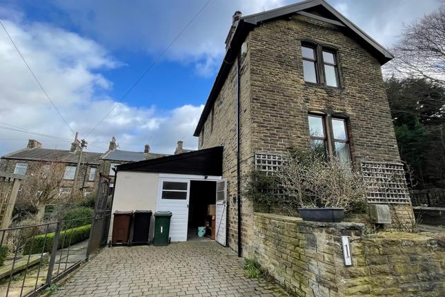 4 bed detached house to rent in Hyde Street, Thackley, Bradford BD10