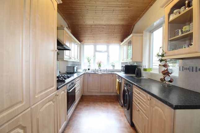 27, Lansdowne Road, Luton photo 2