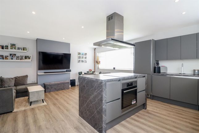 12, Shepherds Way, Horsham photo 2