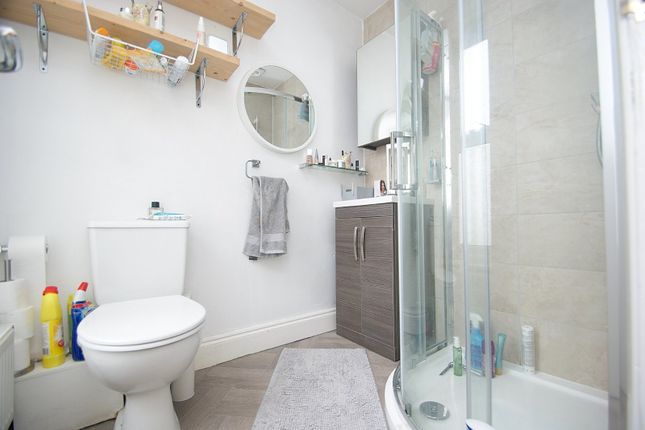 Flat 4, 15, Cliftonville Avenue, Margate photo 5