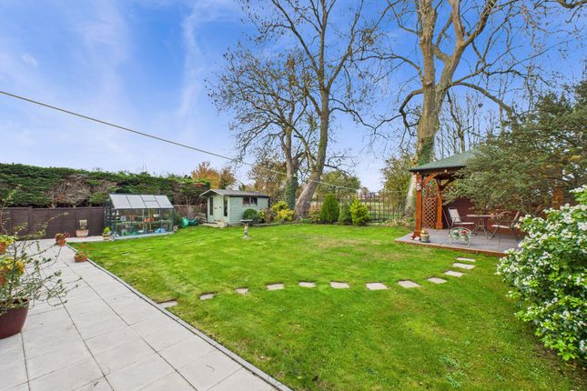 3 Roundlands, Princes Risborough photo 3