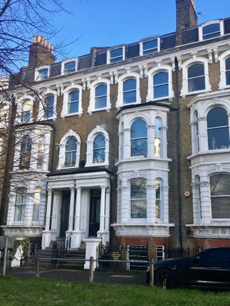 Flat to rent in Clapham Common Southside, London
