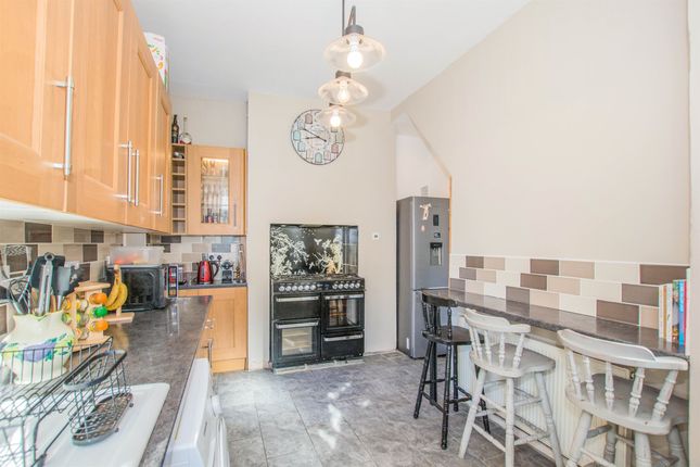 2-bed house on 1, Cardiff, £1,250/mo