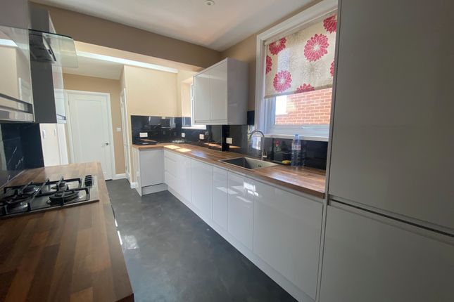 16, Cobden Crescent, SOUTHAMPTON photo 3
