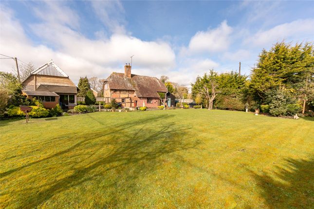Country house for sale in Bramley Road, Pamber End
