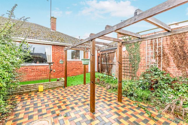 27, Twyford Avenue, Wellingborough photo 2