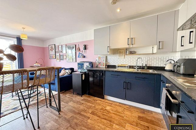 46, Ramsden Court, Wickford photo 2