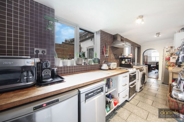 51, Goodhall Street, London photo 3