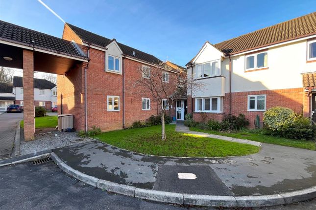 34, Grange Close North, Westbury on Trym photo 2