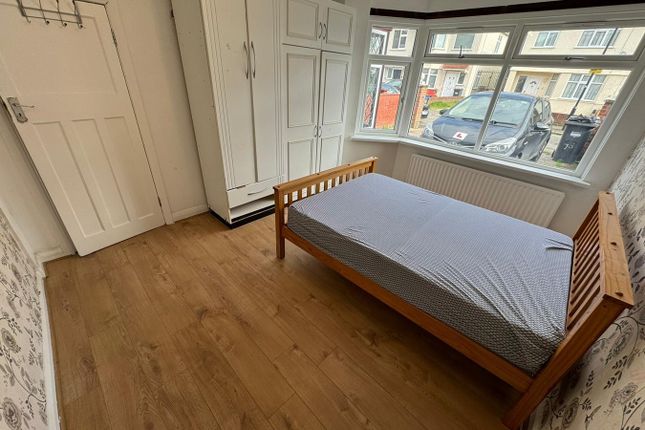 Terraced house to rent in Clifford Road, Hounslow