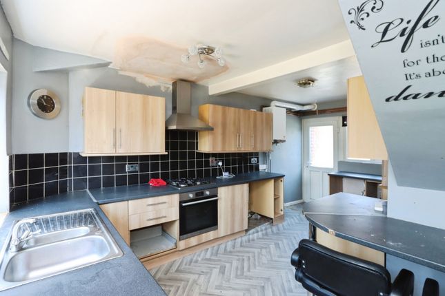 15, Lowedges Place, South Yorkshire photo 3