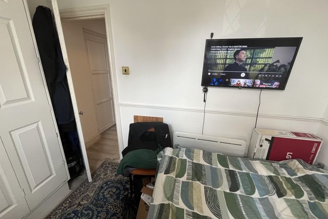 90c, Auriel Avenue, Dagenham photo 3