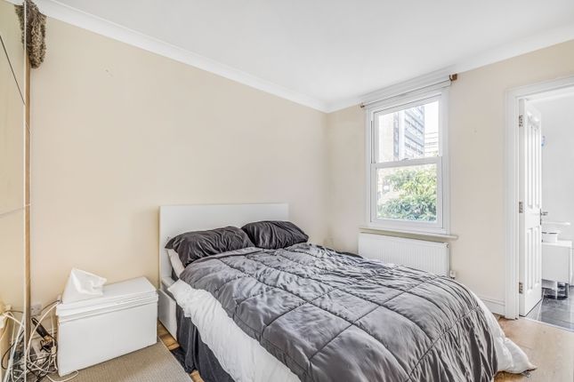 Flat to rent in Greyhound Road, London