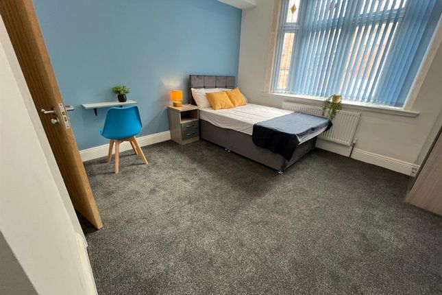 1-bed flat on (Room 3) 64 Cavendish Road, Leicester, £600/mo
