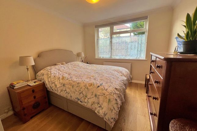 Oldfield Lane South, Greenford photo 4