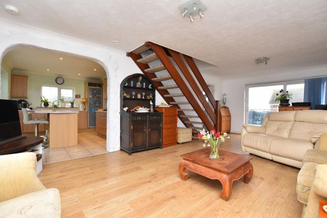 73, Nursery Fields, Hythe photo 3