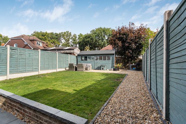 25 Ryebridge Close, Leatherhead photo 4