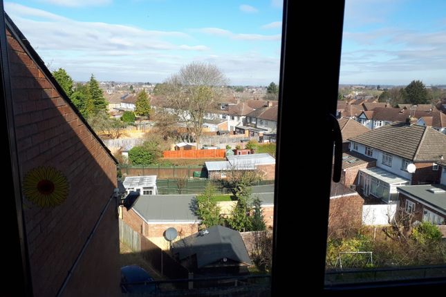 2 Downsland Court, Browning Road, Luton photo 2