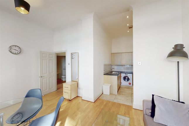 Flat to rent in Lambert House, Ludgate Square, London