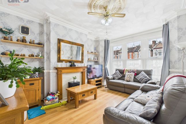 48 Lovelace Gardens, Southend-On-Sea, Essex photo 3